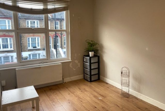 Flat to rent in Walters Road, South Norwood