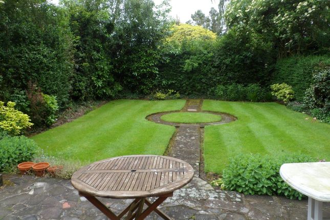 40 Brim Hill, London photo 5