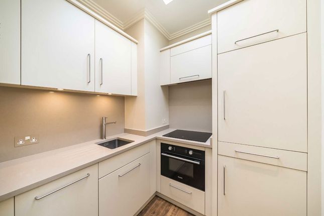 Flat 20, Okeover Manor, Clapham Common North Side, London photo 4