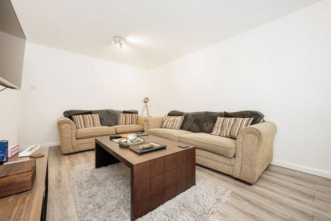 Maisonette for sale in Knights Avenue, Clapham, Bedford