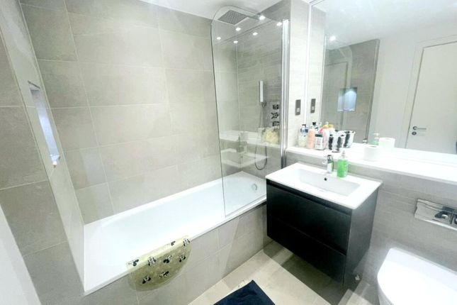 4,, Homestead Heights, Crouch End photo 4