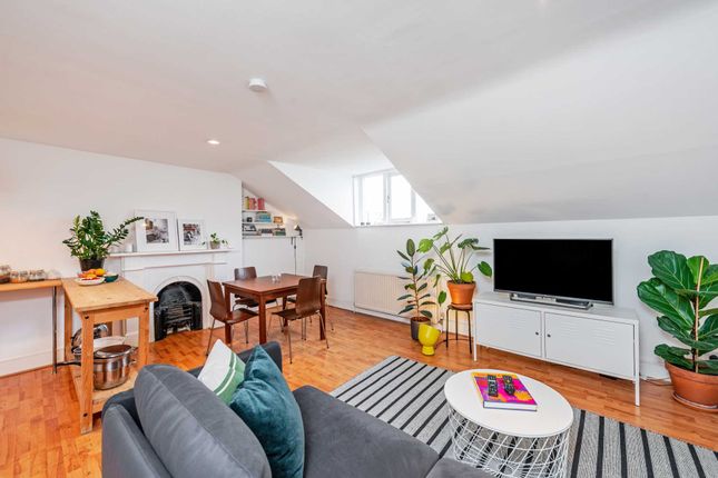 Thumbnail Flat to rent in St James`S Gardens, London