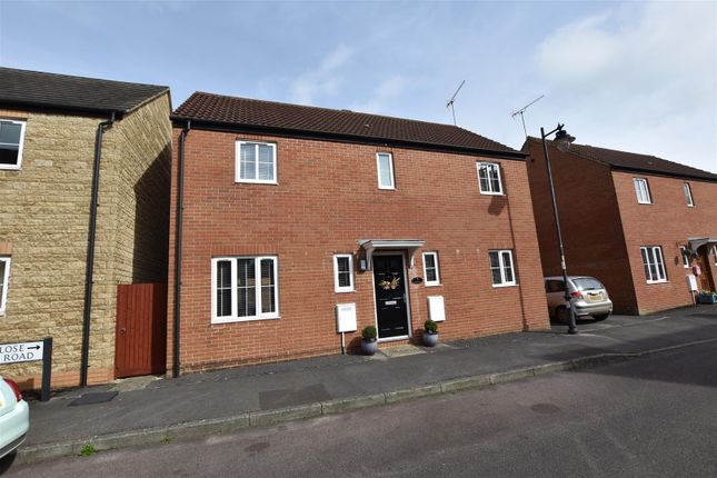 Thumbnail Detached house for sale in Minnow Close, Calne