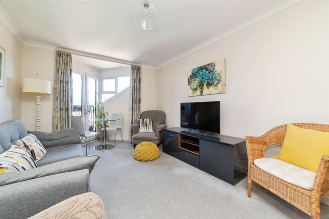 57, Roseacre Gardens, Welwyn Garden City photo 3