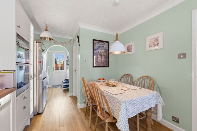 1 Manor Gardens, Leicester photo 4