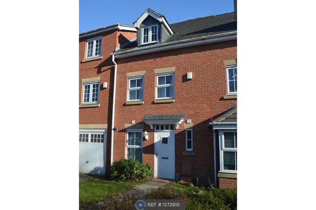 3 bed terraced house to rent in The Oaks, Leeds LS10