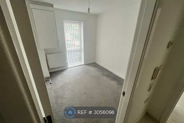 Flat, Archers Corner Mark Rake, Wirral photo 4
