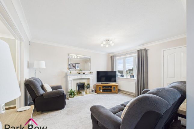 39, Tomlinson Way, Leeds photo 2