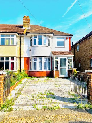 End terrace house to rent in Ash Grove, Heston, Hounslow