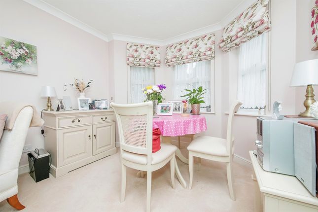Flat 14, High Oaks, Michaelstowe Drive, Harwich photo 3