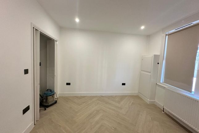 Room 1, 117 Roxborough Road, Harrow photo 3
