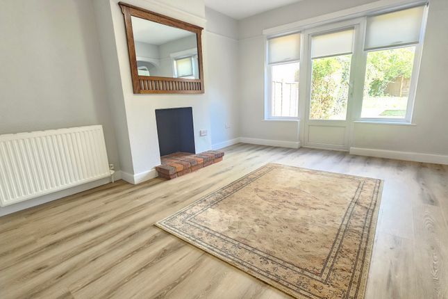 Hampermill Lane, Watford photo 2