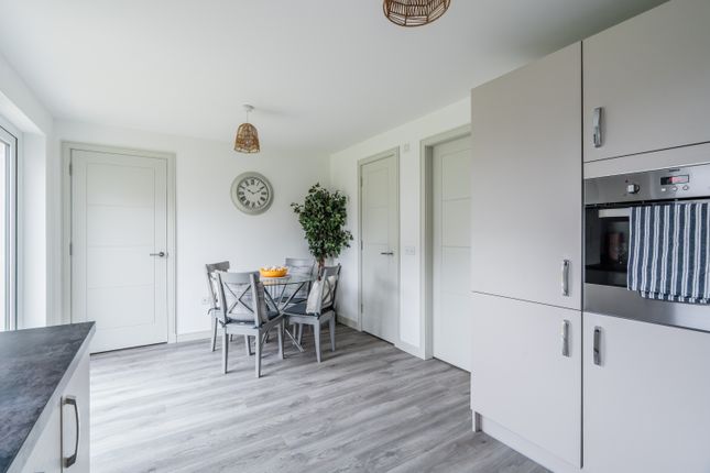 83, Kaims Crescent, Livingston photo 4