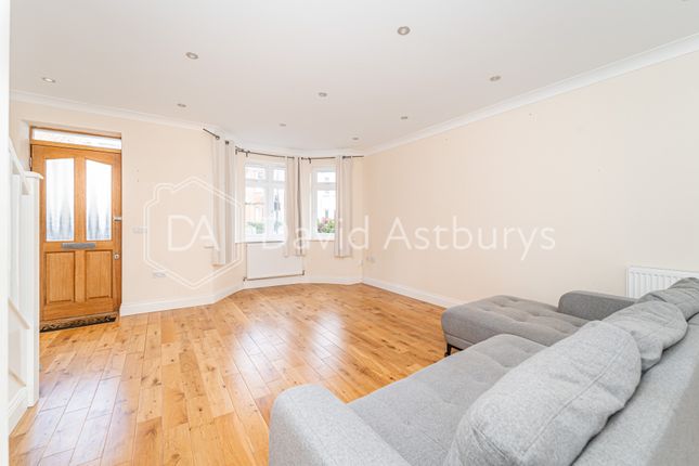Flat to rent in Umfreville Road, Finsbury Park, London