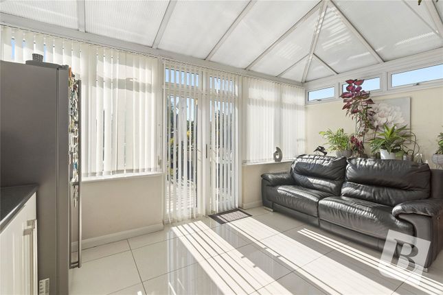 75, Havering Gardens, Chadwell Heath photo 4