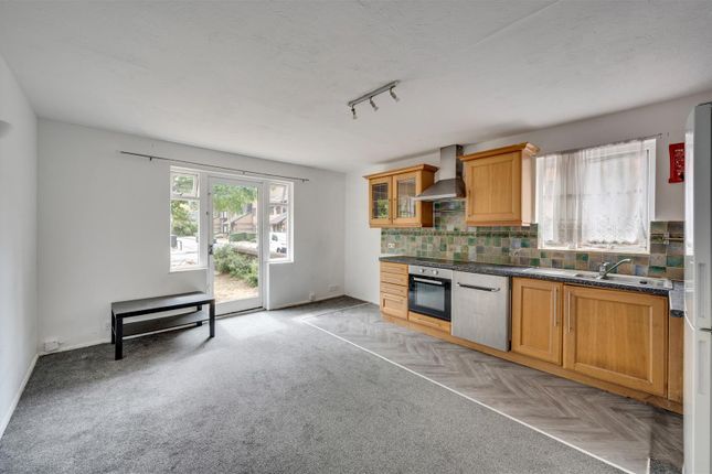 2, Harp Island Close, London photo 2