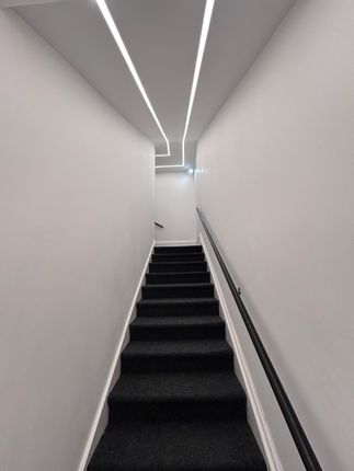 Apartment 5, Bradford photo 2
