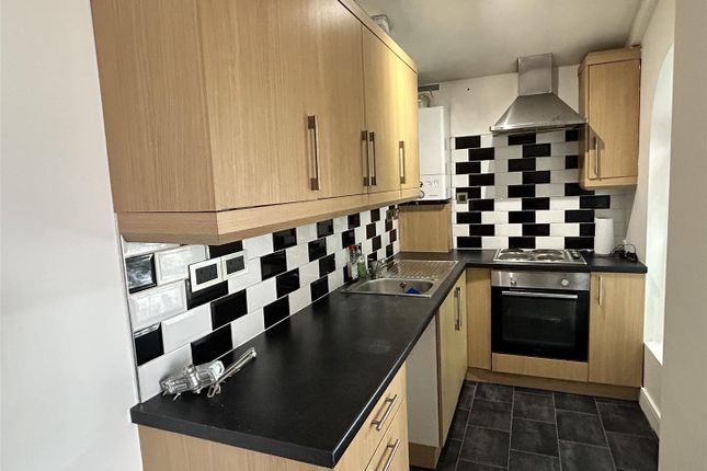 2 Queen Victoria Road, Llanelli photo 3