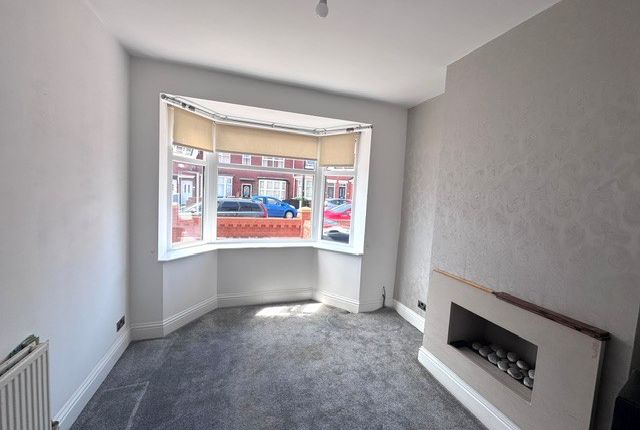 34, Fleetwood photo 2