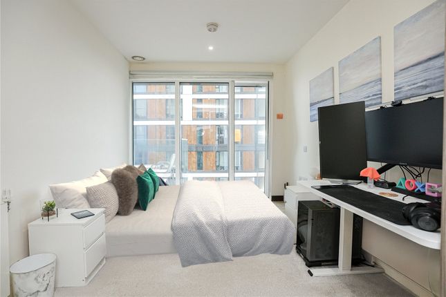 Flat 703, Biring House,, Duke of Wellington Avenue, Royal Arsenal photo 4