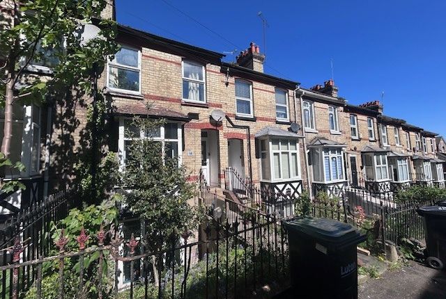 14, Luton photo 2