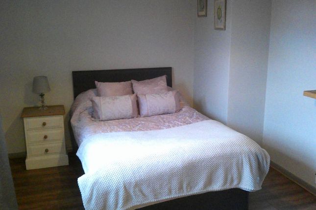 Room to rent in The Mead, Liphook