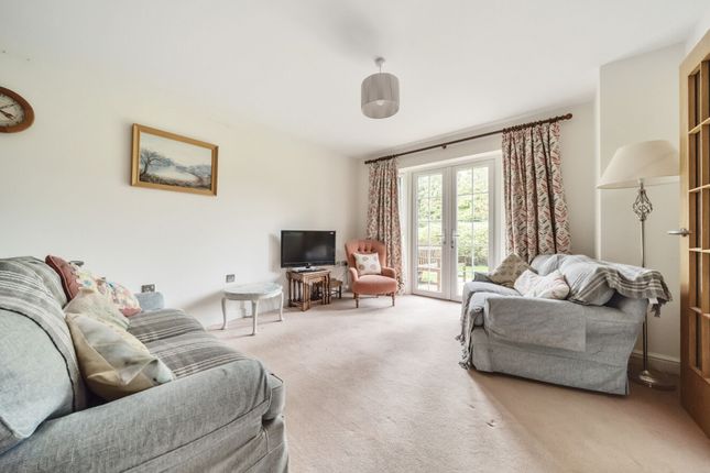 22 Eaves Court The Retreat, Princes Risborough photo 3