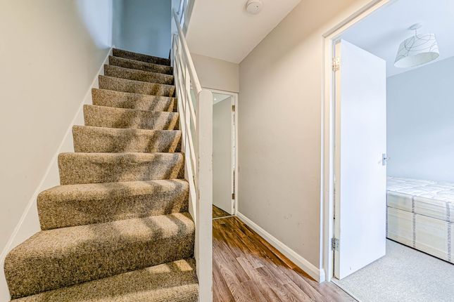 168 Frensham Drive, London photo 4