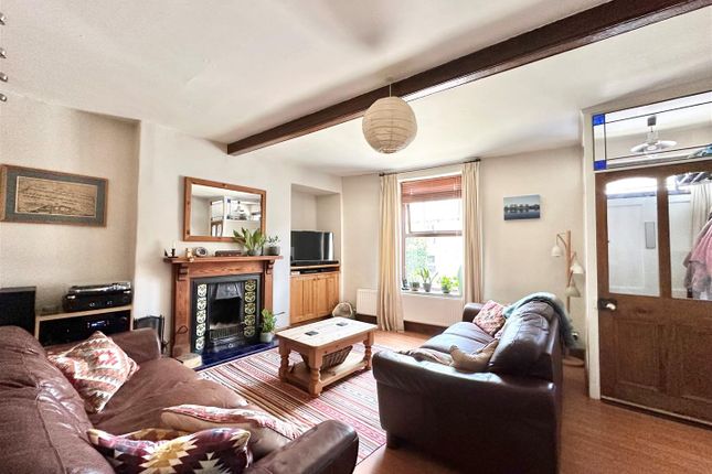 38, Glossop Road, High Peak photo 2