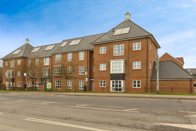 2-bed flat on 11, Poole Close, Aylesbury, £220,000