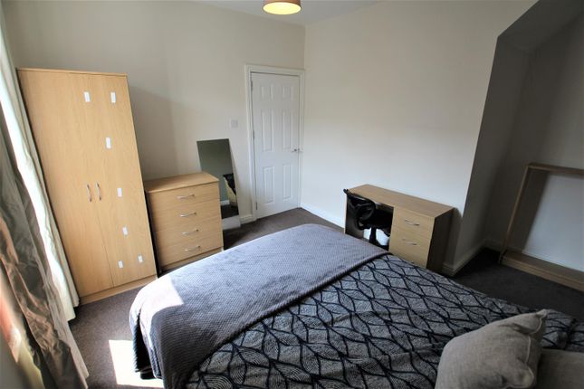 Kelsall Place, Leeds photo 5