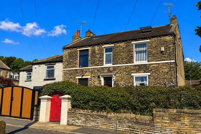 3-bed house on Stonelea House, 55, Ley Fleaks Road, Bradford, £310,000