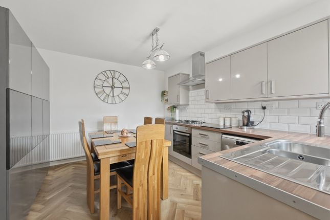 20, Woodland View, Pontypool photo 3
