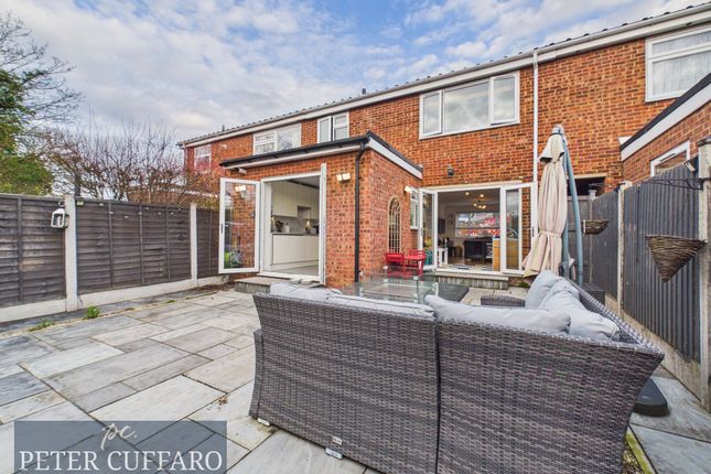 2 Abbotts Way, Ware photo 4
