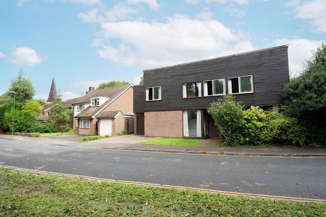 Thumbnail Detached house for sale in Fordingbridge Close, Horsham