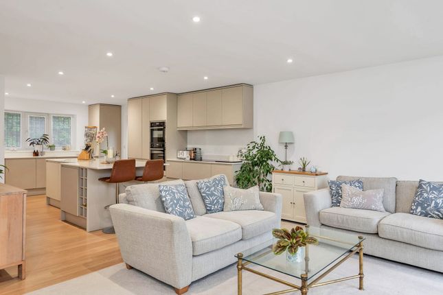 24 Ryecroft Lane, Royston photo 4