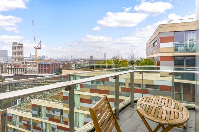 Flat to rent in Moore House, 2 Gatliff Road, London