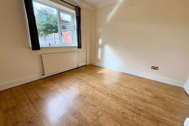 34, Copt Oak Road, Leicester photo 3