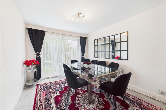 34, Islip Gardens, Northolt photo 3