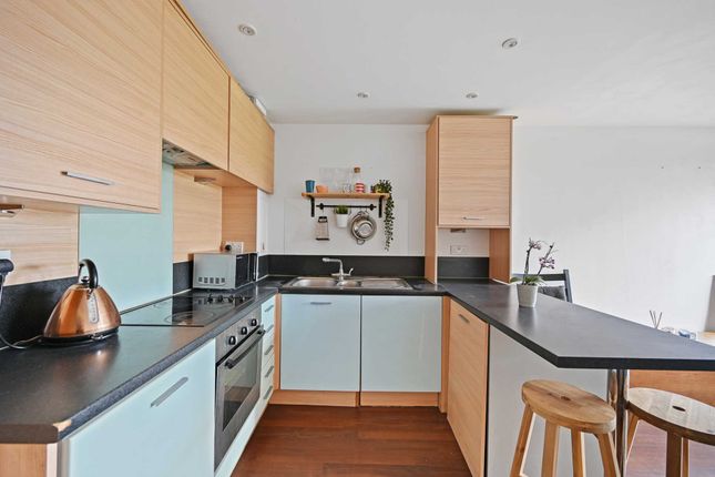 16 Bailey House, Berber Parade, London photo 4