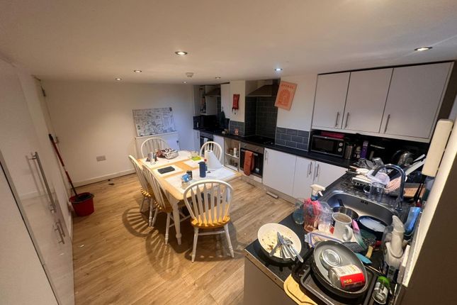 Estcourt Terrace, Leeds photo 4