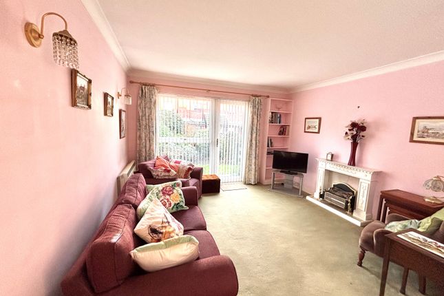 Flat 43, Fairhaven Court, Fairhaven, Egham photo 2