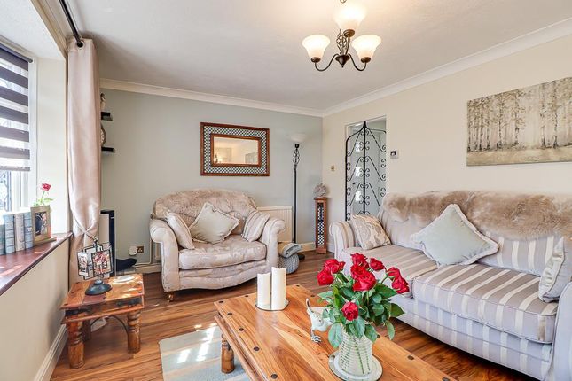 41, Banyard Way, Rochford photo 3