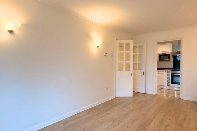 Flat 8, Whitley Court, Bromley photo 3