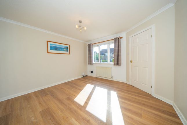 40b Ballantyne Place, Livingston photo 3