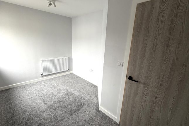 19, Conners court, Nuneaton photo 2