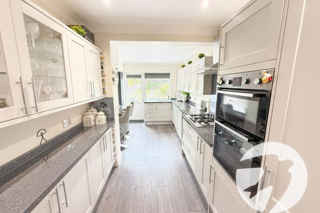 22, Domonic Drive, London photo 3