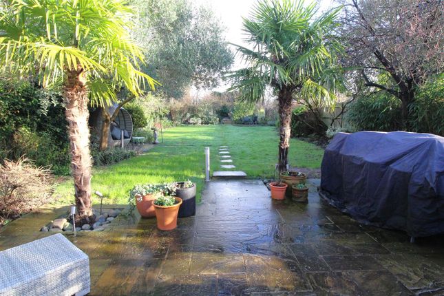 15, Links Road, Epsom photo 3