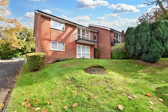Thumbnail Flat to rent in Kings Court, The Avenue, Tadworth