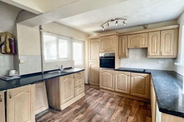 27 Tan-y-Bryn, Bridgend photo 3
